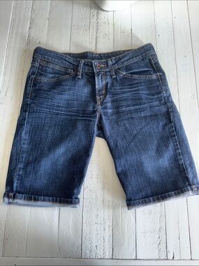 Levi’s low rise 518 Classic Dark Wash Denim Bermuda Shorts size 6